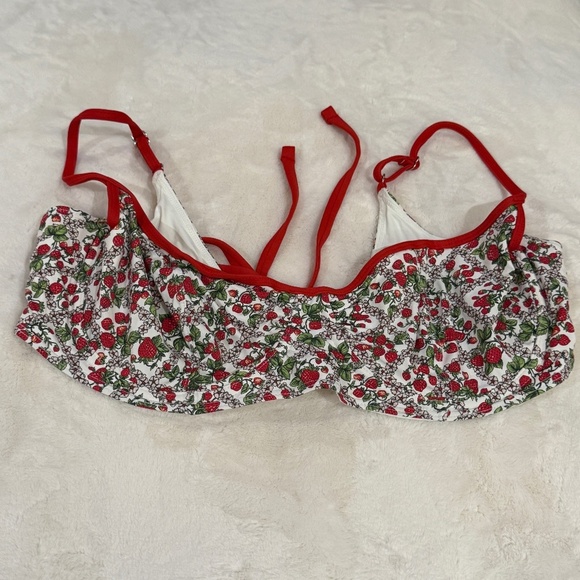 Frankie's Bikinis Red and White Floral Bikini Top - Picture 4 of 7
